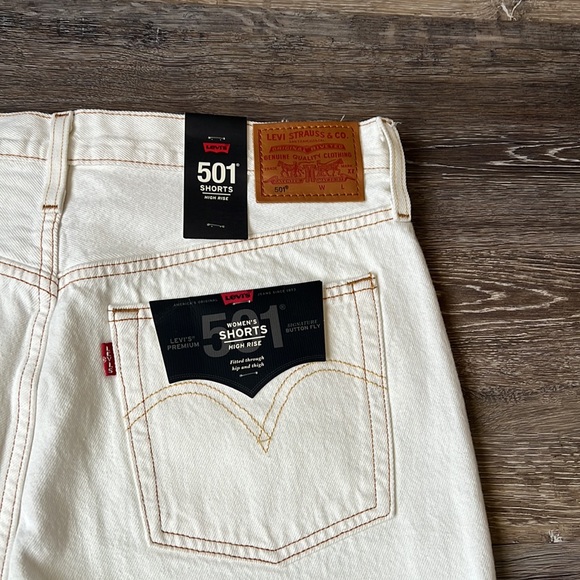 New High Rise Levis Premium 501 shorts Distressed Vintage look size 12 or 32 - Picture 5 of 6